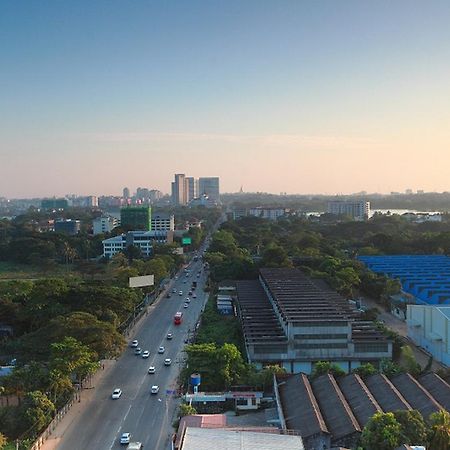 Super Hotel Yangon Exteriör bild