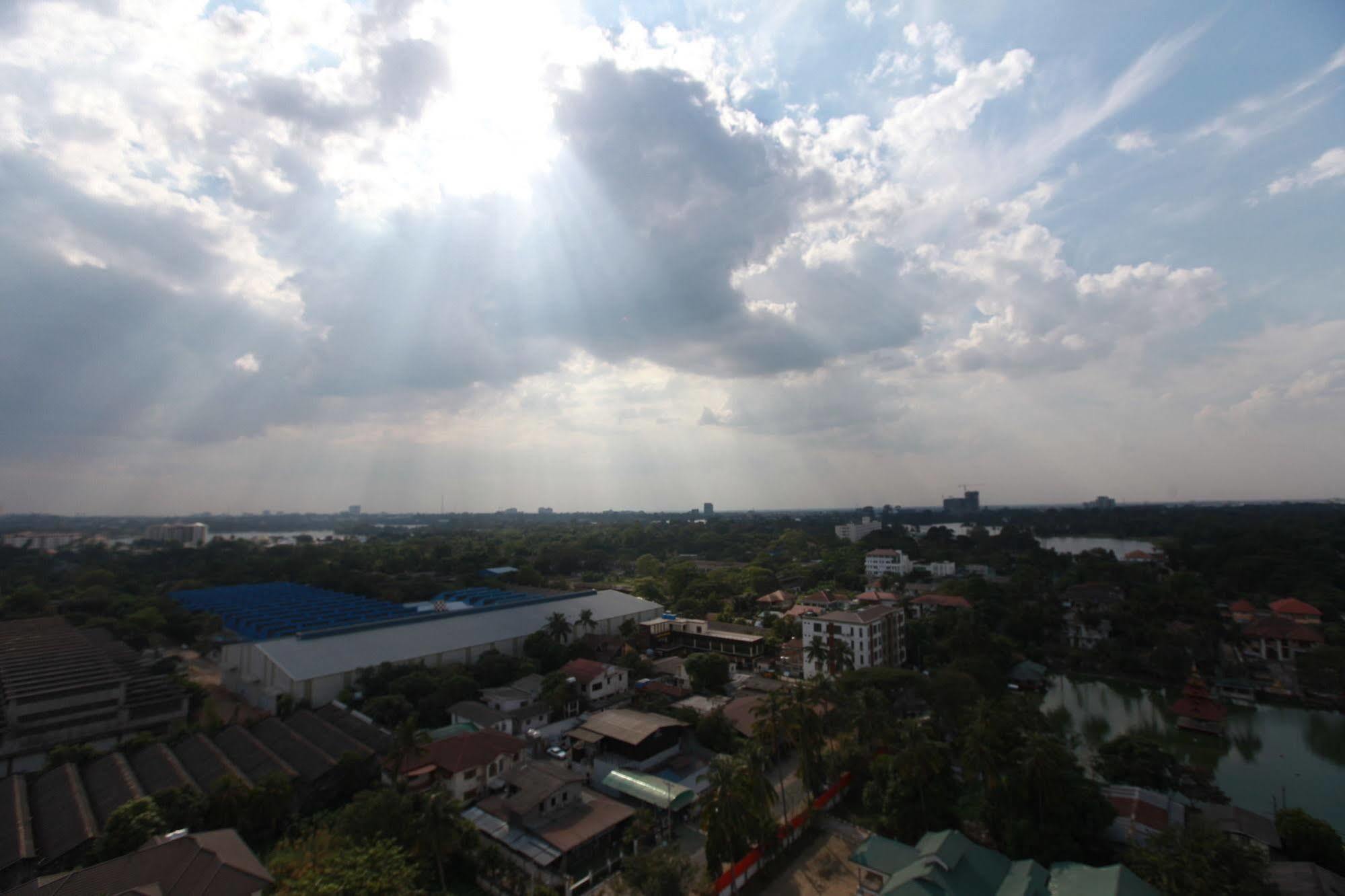Super Hotel Yangon Exteriör bild